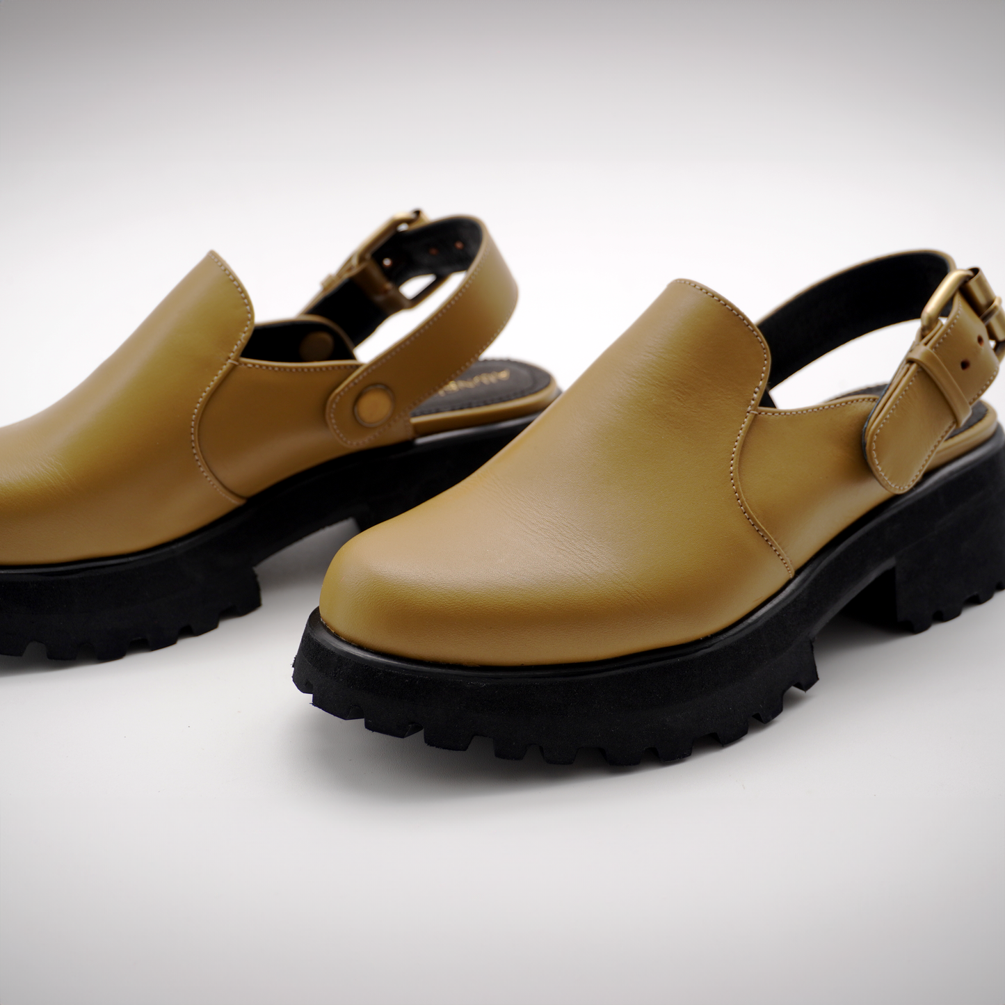 Pya Mules (Taupe)